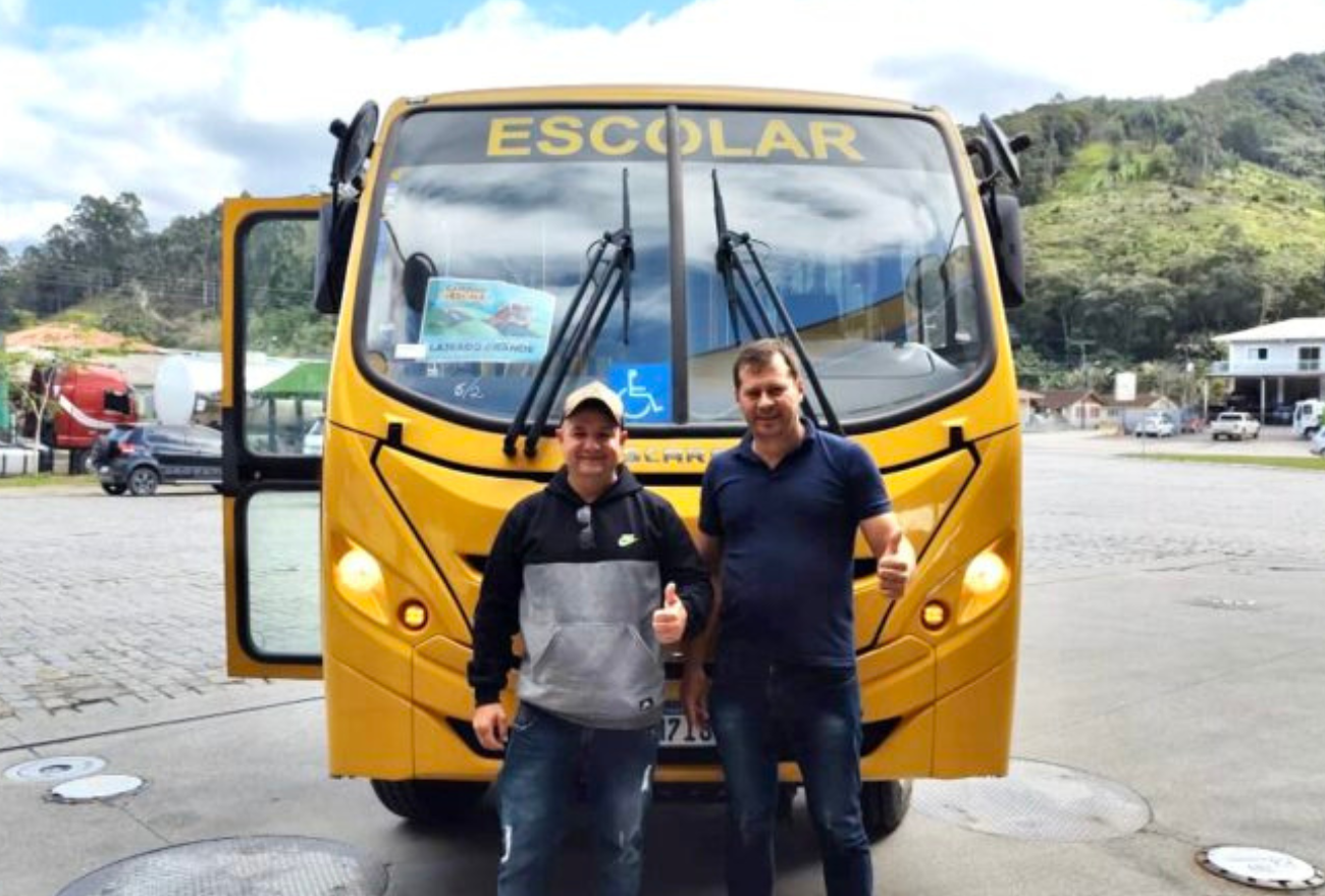 Lajeado Grande recebe ônibus escolar 0km do Governo do Estado