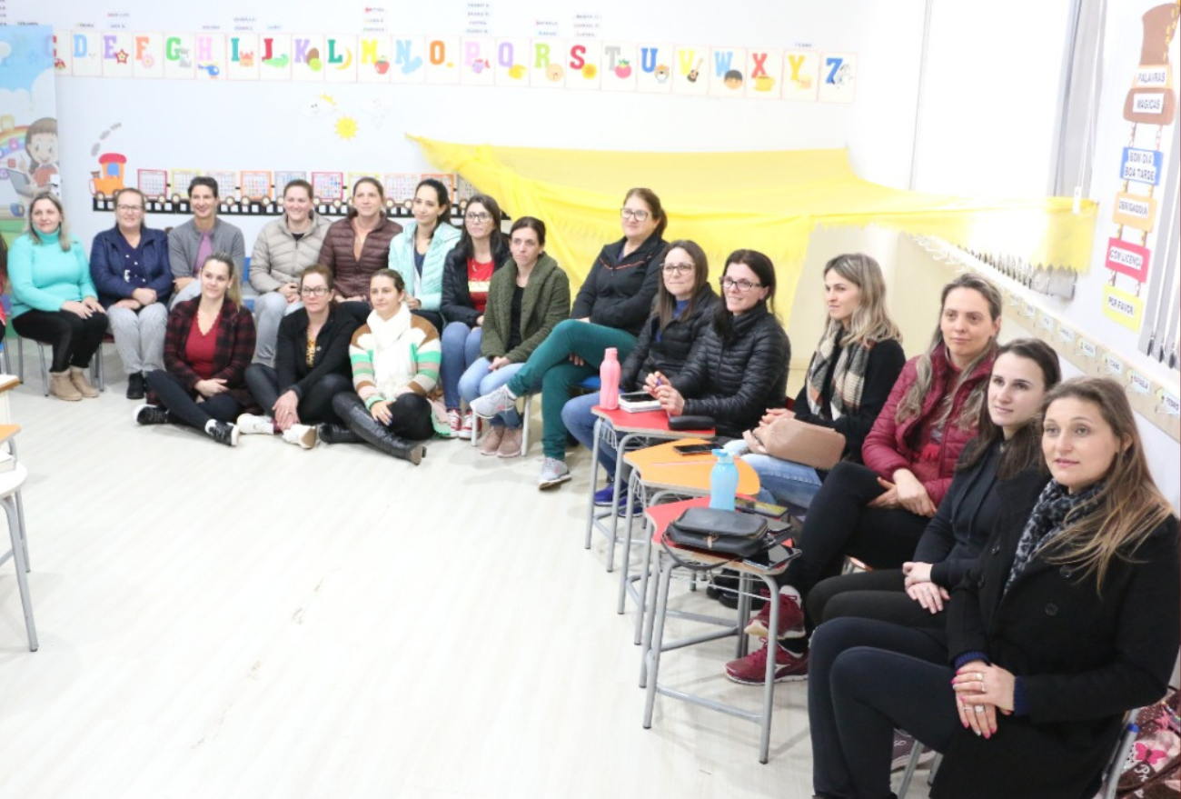 Professores da rede municipal de ensino participam de formação continuada em Xaxim