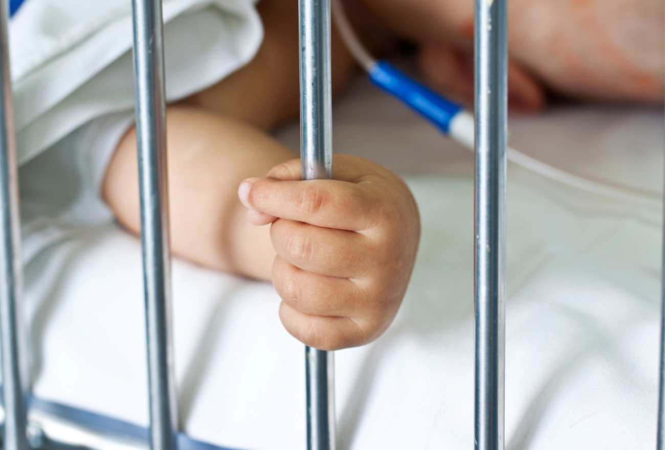 Após manifestação do MPSC, Justiça decreta prisão preventiva de casal suspeito de agredir bebê em Caçador