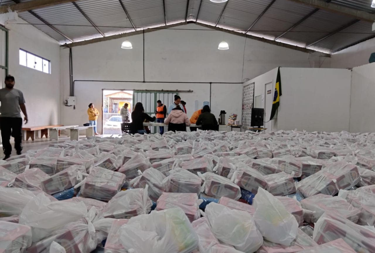 Defesa Civil de Entre Rios realiza distribuição de cestas básicas para famílias carentes