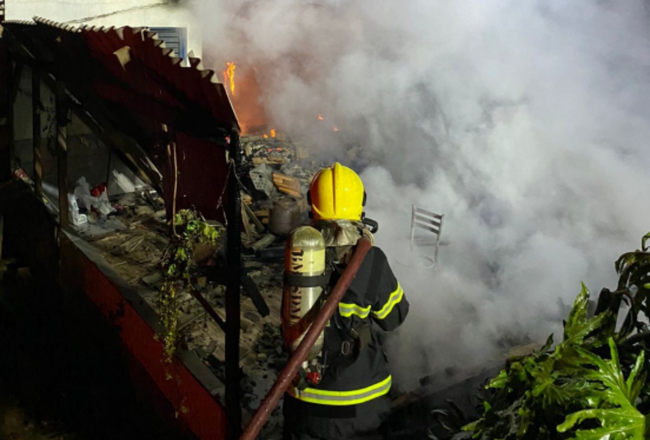 Incêndio ocorre em residência no interior de São Domingos