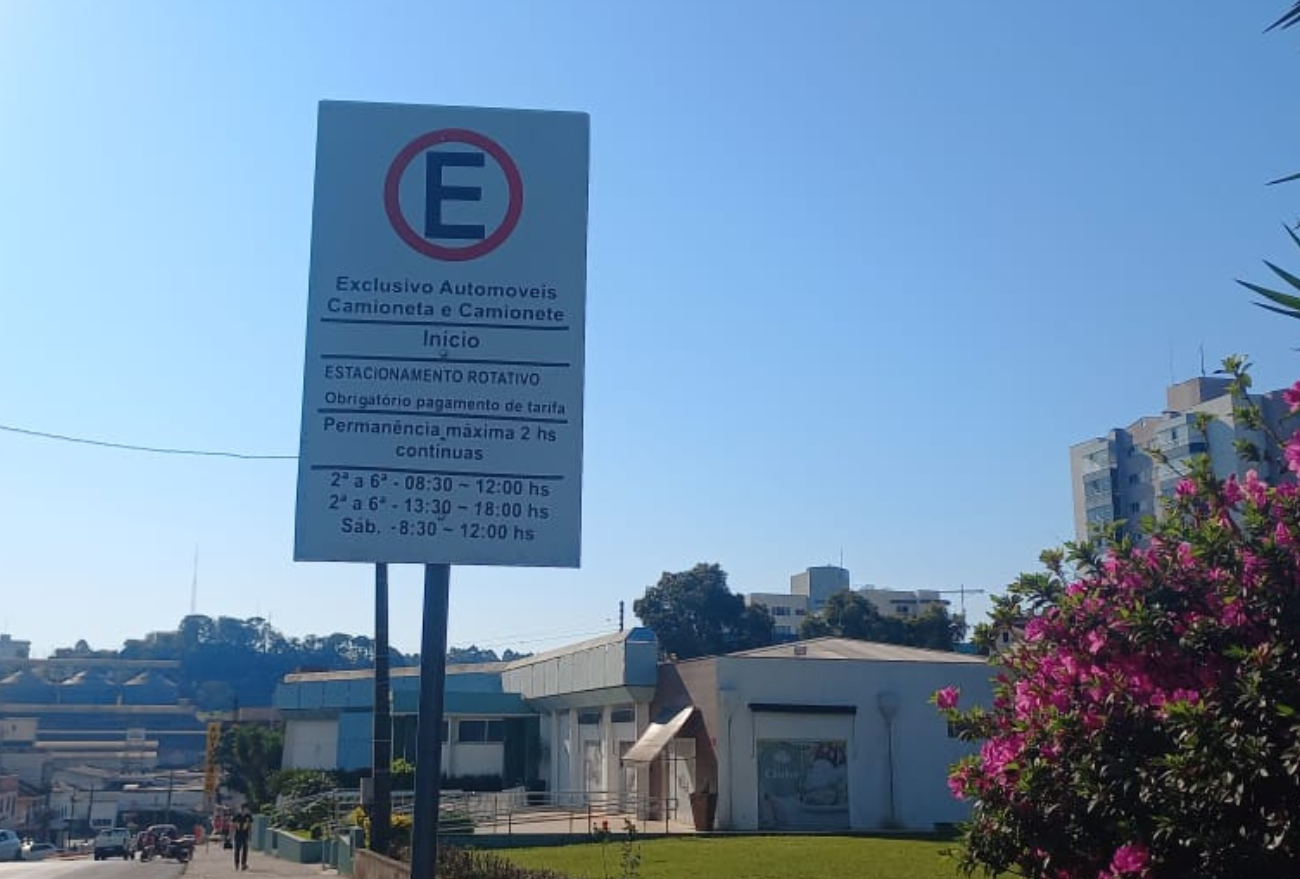 Legislativo cobra que prefeitura contrate nova empresa para gerir estacionamento rotativo