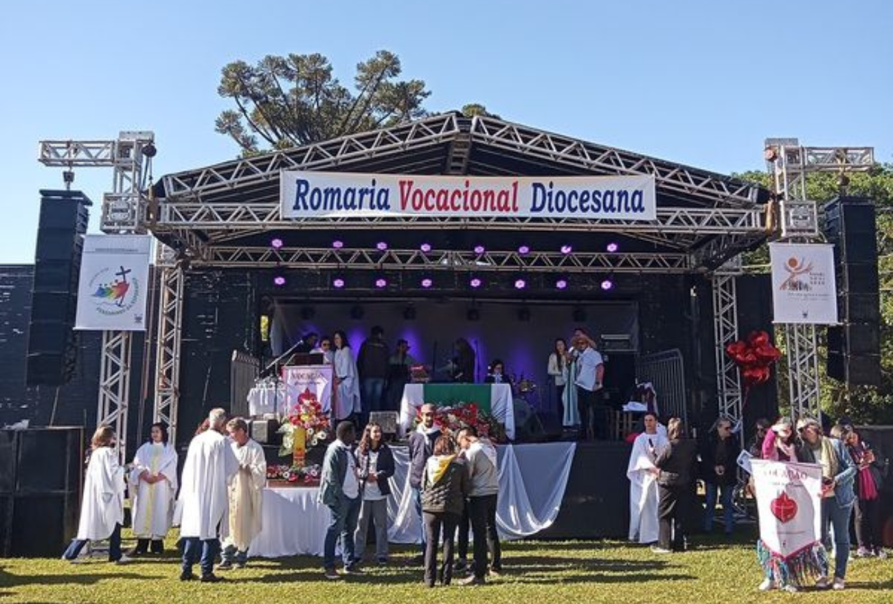 Romeiros de Xaxim participam da 6ª Romaria Vocacional em Modelo