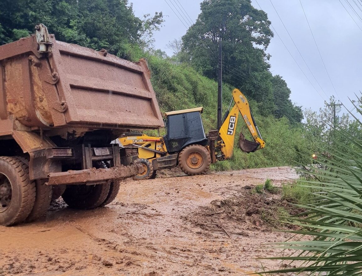 Comunicado Importante: motoristas precisam ter precaução na estrada municipal entre Cordilheira Alta, Linha Bento e Fernando Machado